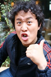 李俊河（郑俊河饰演）