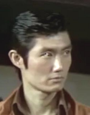万重山（万重山饰演）