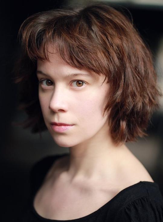 克洛伊·皮里（Merritt Lingard饰演）