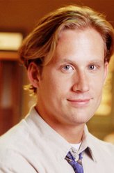 John Aaron（里德·戴蒙德饰演）