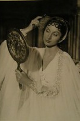 Patricia Laffan（Patricia Laffan饰演）