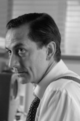 Edward R. Murrow（大卫·斯特雷泽恩饰演）